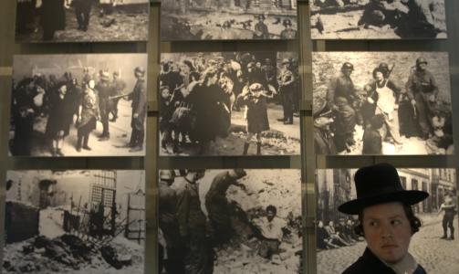 DOKUMENTERER UKJENTE OVERGREP: Yad Vashem-museet skal fortsette � samle inn dokumentasjon over drap p� j�der i de �steuropeiske landene under andre verdenskrig. Foto: REUTERS/Baz Ratner
