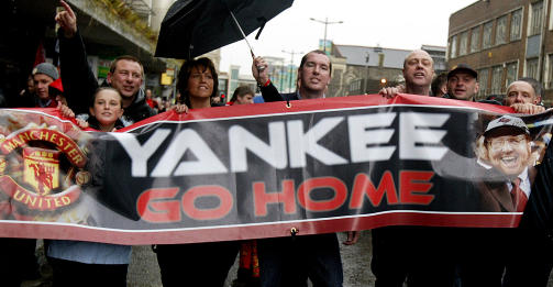 SUPPORTER-MISN�YE: Malcolm Glazer har dyttet mye av gjelden sin over p� Manchester United. Foto: AP