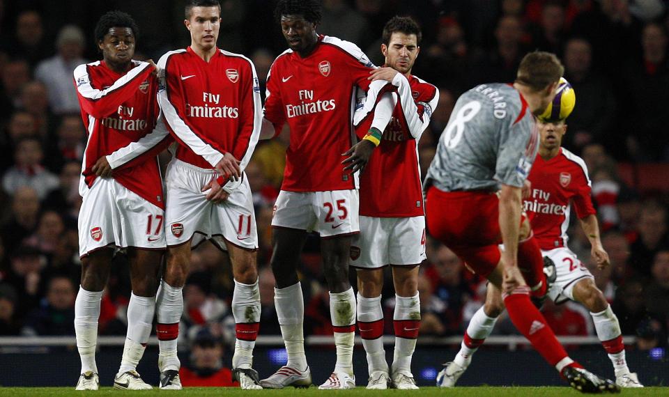 UTE: Steven Gerrard, Robin van Persie og Emmanuel Adebayor, alle finnes p� dette bildet, mister storkampen mellom Liverpool og Arsenal i morgen kveld.  Foto: SCANPIX/REUTERS/Eddie Keogh