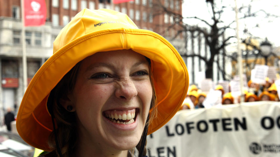 FORSIKTIG OPTIMISME:  Leder i Natur og Ungdom, Ingeborg Gj�rum, utenfor kongressenteret l�rdag hvor Arbeiderpartiet holder sitt landsm�te. Hun er forn�yd med landsm�tes avstemning i oljeboringsaken.
Foto Knut Falch / SCANPIX