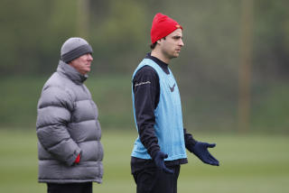 LAST OG BRAST: Alex Ferguson er klokkeklar i sin st�tte til 300-millionersmannen fra Bulgaria. Foto: SCANPIX/AP/Jon Super