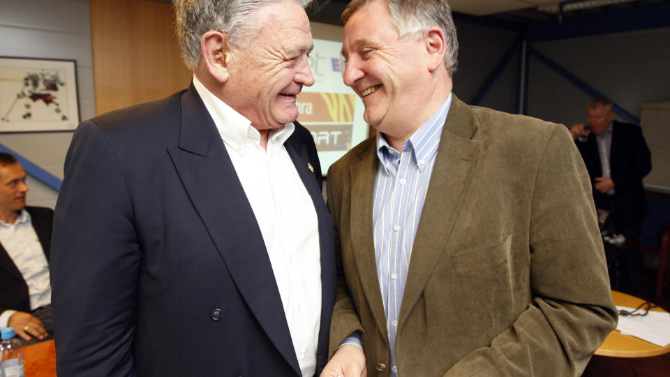 FORN�YDE PARTNERE: President i Norges Ishockeyforbund, Ole-Jacob Lib�k (t.v.) og TV 2 sjef Bj�rn Taalesen etter pressekonferansen p� Jordal Amfi mellom Norges Ishockeyforbund, Elite Hockey AS og klubbene i Get-ligaen i dag.
Foto: Lise �serud / SCANPIX