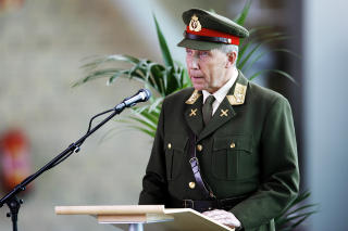 HOLDT MINNETALE: Sjef for Etterretningstjenesten, generalmajor Torgeir Hagen, holdt minnetale i hangaren p� Gardermoen hvor b�remottakelsen fant sted tirsdag.
Foto: Torbj�rn Kjosvold/Forsvaret/SCANPIX