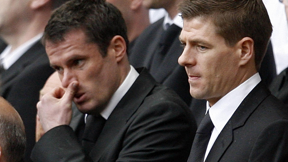 TROR FRA SIDELINJA: Steven Gerrard er fortsatt ute av Liverpool-troppen p� grunn av sin skade, men er like lidenskapelig p� vegne av klubben i ligainnspurten for det. Kapteinen mener det taler til Liverpools fordel at de er det eneste topp fire-laget med kun ett trof� � tenke p�. Foto: SCANPIX/AP/Paul Thomas