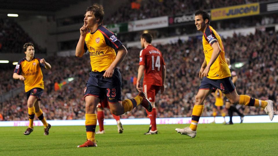 epa01704568 Arsenal's Andrey Arshavin (2-L) celebrating after scoring as team-mate Cesc Fabregas (R) chases him, during the English Barclays Premier League fixture against Liverpool FC played at Anfield in Liverpool, Britain, 21 April 2009.  EPA/NICK WILKINSON NO ONLINE/INTERNET USE WITHOUT A LICENSE FROM THE FOOTBALL DATA CO.LTD