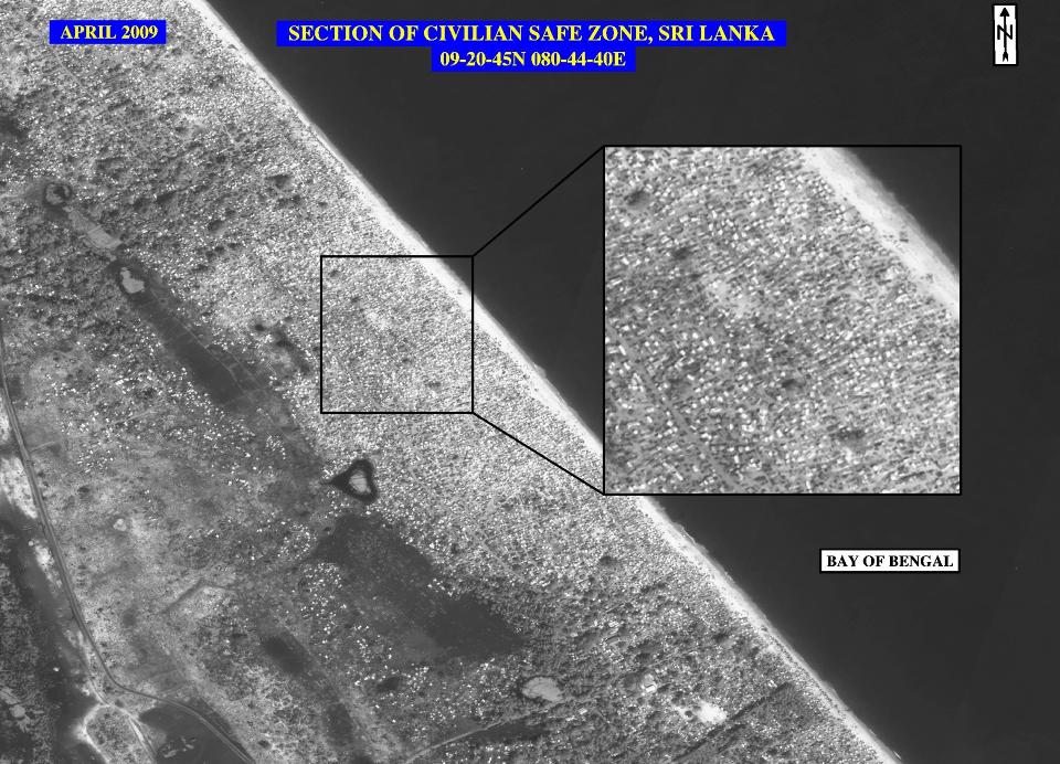 STUET SAMMEN: Dette bilde fra USAs satelitter viser den s�kalte sikkerhetssonen nord p� Sri Lanka. Det vi ser p� utsnittet skal v�re 25 000 telt. REUTERS/US National Imagery Systems/Handout