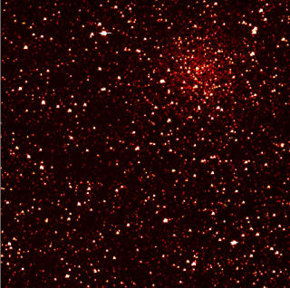 LETER ETTER JORDKLODER: Dette er det f�rste bildet offentliggjort av romteleskopet Kepler, som skal lete etter planeter som v�r. Den viser omr�det hvor teleskopet skal s�ke de neste tre �r. I bildet kan man se stjernehopen NGC 6791 som ligger 13 000 lys�r fra jorda. Foto: AFP/NASA/SCANPIX