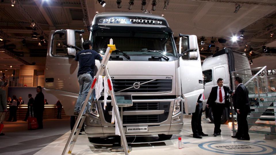 D�RLIGE TIDER: 1500 Volvo-ansatte i Sverige mister jobben. Foto: Scanpix