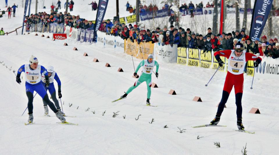 HER F�DES BARNESKIRENN A LA NORTHUG: Petter Northug vinner NM-stafetten p� Kongsberg i januar 2006 foran Tore Ruud Hofstad, Lillehammer, Remi Andersen, B�kkelaget og Kjetil Dammen, Rustad. Northug ble vraket til Torino-OL samme �r.
Foto: �rn E. Borgen / SCANPIX .