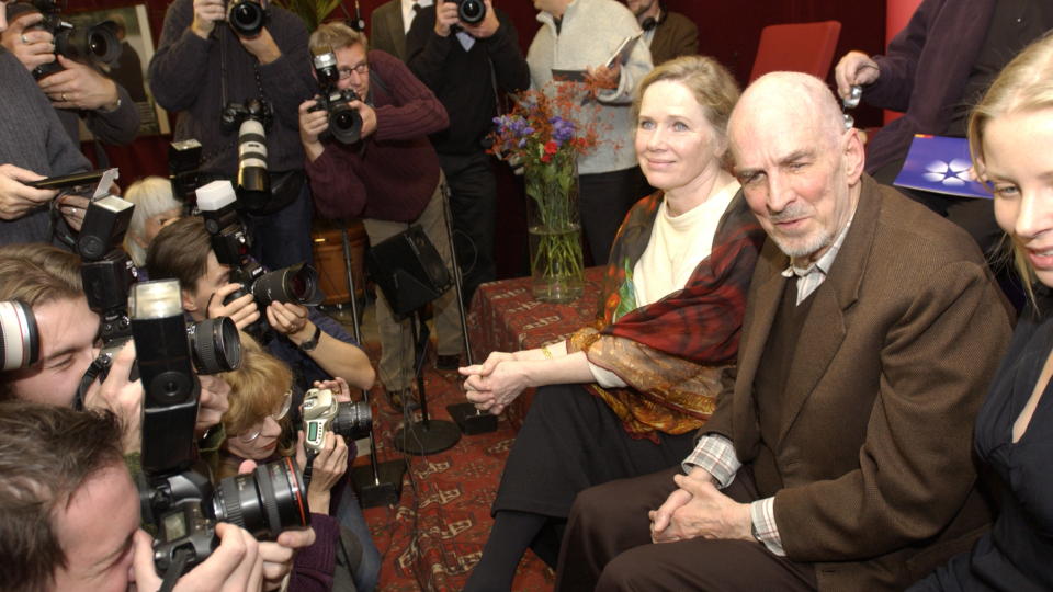 DUKKER OPP I DOKUMENTAR: Usette bilder av Liv Ullmann og Ingmar Bergman dukker opp i en ny dokumentar. Her holder de to pressekonferanse sammen i 2001. FOTO: LARS EIVIND BONES