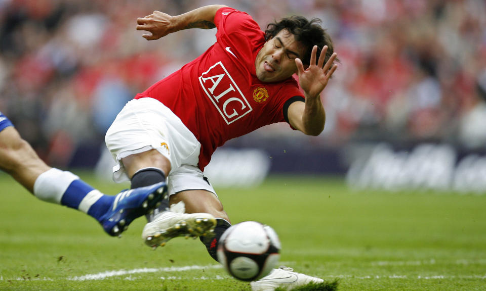 FRUSTRERT: Carlos Tevez fikk spilletid da Manchester United tapte for Everton i helgas FA-cupsemifinale, men er ikke tilfreds med det. Foto: SCANPIX/AFP/IAN KINGTON