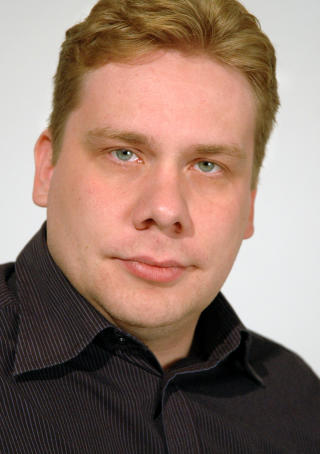 - R�KKE BEST MED MANUS: Kjell Inge R�kke framsto bitter og aggressiv n�r han var uten manus, sier ekspert i retorikk Jonas Bakken. Foto: UiO