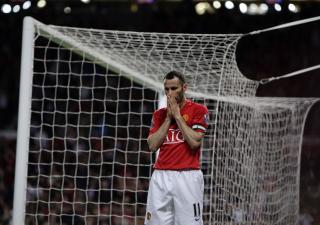 HADDE MANGE: Ryan Giggs har hatt mer effektive dager p� United-arbeid.   Foto: SCANPIX/REUTERS/Darren Staples