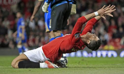SL�STE: F�r den tid hadde United misbrukt sjanse p� sjanse.  Foto: SCANPIX/EPA/MAGI HAROUN