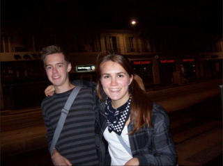 P� BYEN I NICE: Henrik M�inichen (20) og Kaja bodde vegg i vegg p� studenthjemmet i Nice.Foto: PRIVAT