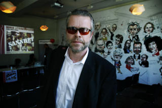 TRAKK SEG I FJOR: Stig S�terbakken trakk seg som kunstnerisk leder i fjor, men dukket opp p� pressekonferansen for � f� med seg programslippet. Foto: STEINAR BUHOLM