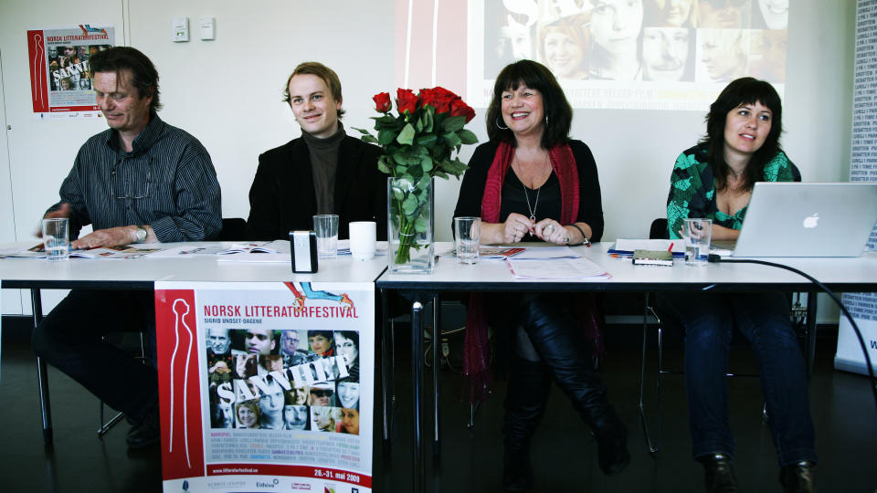 PROGRAMSLIPP Litteraturfestivalen la fram �rets program i dag, p� verdens bokdag. F.v. barneprogramansvarlig Widar Aspeli, kunstnerisk r�dgiver Endre Ruset, festivalsjef Randi Skeie og produksjonskoordinator Mari K�sb�ll Bjerke. Foto: STEINAR BUHOLM