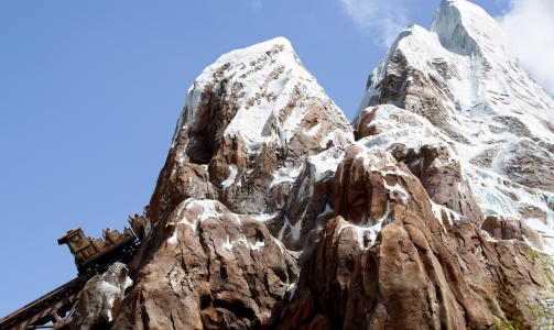 BERG- OG DAL: Expedition Everest er den nyeste attraksjonen i Animal Kingdom  - og den morsomste.