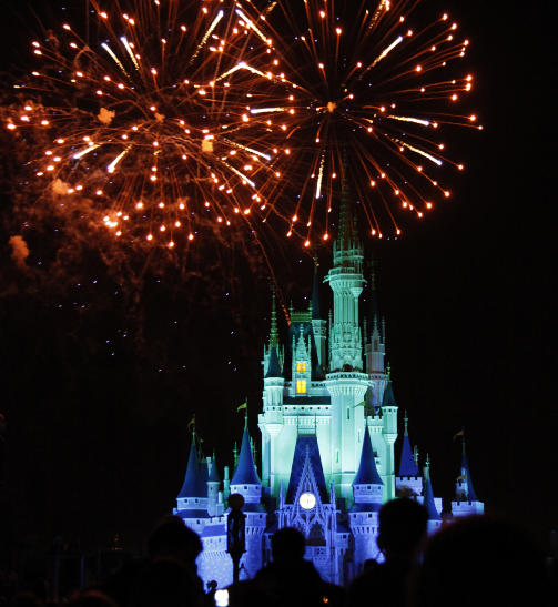 MAGIC KINGDOM: Fyrverkeriet Wishes smelles igang hver kveld klokka ni.