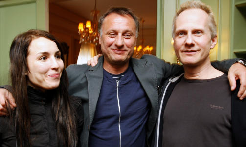 LISBETH OG MICHAEL: Skuespillerne Noomi Rapace og Michael Nyqvist sammen med regiss�r Niels Arden Oplev. Foto: Erlend Aas / SCANPIX
