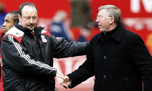 KRANGEFANTER: Rafael Benitez og sir Alex Ferguson krangler ustanselig - gjennom mediene. Foto: AP