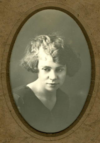 MISFORN�YD MED AMERIKA: P� 1920-tallet sendte en utflyttet setesd�l brev hjem til Norge med bilde av barnebarnet. P�skriften l�d: �Dette er Gl�dis. Hu va alti s� lydig og snill. Nu er de berre burte. Slig er det i Amerika.�Foto: UKJENT
