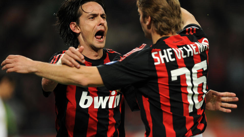 SPILLER LITE, TRIVES LIKEVEL: AC Milan-spiss Andrej Sjevtsjenko (32) klarer ikke � danke ut Filippo Inzaghi. Men han klager ikke. Foto: Scanpix/AFP
