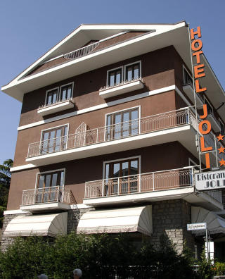HER BODDE PARET: Hotellet Joli i Aosta i Italia. Foto: AP Photo/Stefano Sarti/Scanpix