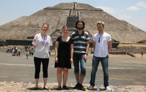 MIDT I FAREOMR�DET: Den norske folkemusikkgruppa Majorstuen kan ikke g� ut av hotellet sitt i Mexico City. Foto: Andreas Ljones