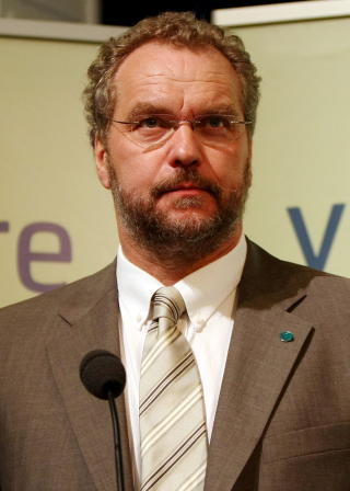 UPROBLEMATISK: Venstreleder Lars Sponheim synes ikke det er problematisk at det finnes privat helsetilbud som kan brukes i tillegg til det offentlig. Foto: Alf Ove Hansen /SCANPIX