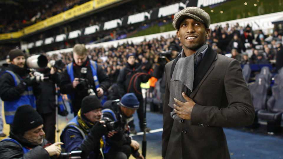 I SORG: Tottenham-spiller Jermaine Defoe reiste ikke til Manchester med lagkameratene i dag. I g�r kveld d�de halvbroren hans p� sykehus etter � ha blitt brutalt overfalt p� gata i London. Dette bildet er fra Defoes retur til White Hart Lane tidligere denne sesongen. Foto: SCANPIX/REUTERS/Eddie Keogh