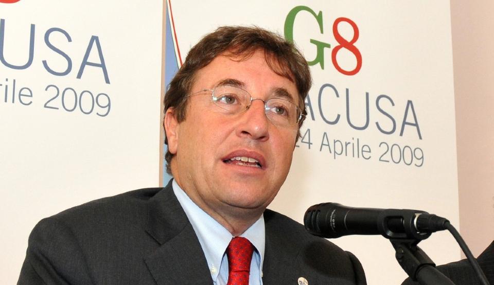 BEKYMRET: - Jeg forlater Siracusa sv�rt bekymret for at det ikke er noen tydelig vei framover for � fjerne hullene som gjenst�r, sa lederen for FNs milj�program Achim Steiner. Foto: AP/Alessandro Fucarini/SCANPIX