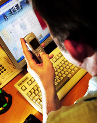 DU OVERV�KSES: Private selskaper lagerer store mengder data om din aktivitet p� nett. Gj�r du noe de ikke liker kan du risikere advokater p� nakken.
Foto: Lise �serud / SCANPIX