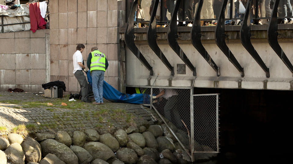 FUNNET I AKERSELVA: En mann er bekreftet omkommet etter � blitt funnet i Akerselva ved Vaterlandsparken i Oslo. (FOTO: Espen R�st , Dagbladet.)