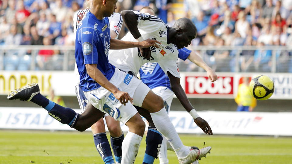 TAPTE: Marcus Andreasson og Molde gikk p� �rets f�rste tap. Her i duell med Vikings Mame Niang. Foto: 'Svein Ove Ekornesv�g / SCANPIX