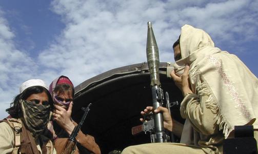 TRAKK SEG UT: Taliban trakk seg ut igjen etter at de f�r helgen gikk inn i Buner-distriktet. Ren taktikk, mener ekspertene som tror faren for fullc kollaps i Pakistan er overhengende. Foto: REUTERS/SCANPIX