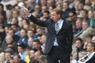 NOT 'APPY: Spurs-manager Harry Redknapp mener United fikk en gavepakke som startet snuoperasjonen fra 0-2 til 5-2. Foto: SCANPIX/AP/Sang Tan