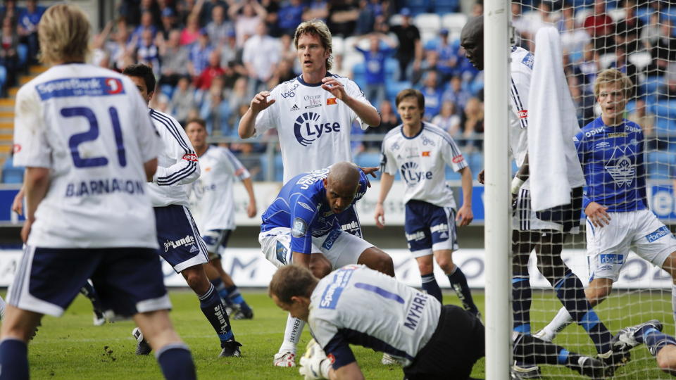 MINDRE RESERVEBENK: Mot Molde l�rdag hadde Viking seks spillere p� benken, de kunne hatt sju. Sparetiltaket ga ikke utslag p� banen, siddisene vant 2-1 mot tetlaget fra Romsdal. Foto: Svein Ove Ekornesv�g / SCANPIX