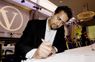 PROBLEMOMR�DER: Om vi ikke jobber bedre med integrering kan vi f� parallelle samfunn, mener Venstres Abid Q. Raja. Foto: �GE PEDERSEN