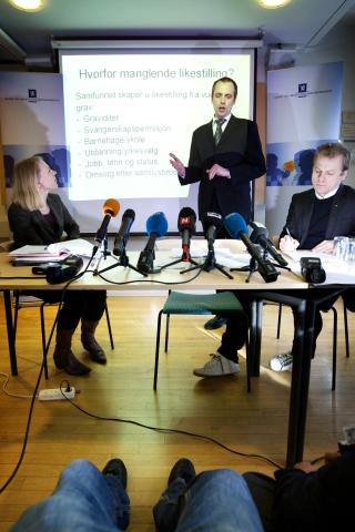 VIL IKKE DELTA 2: Arbeiderpartiets innvandringspolitiske talsmann, Arild Stokkan-Grande (i midten), vil heller ikke delta i quizen. Foto: Scanpix