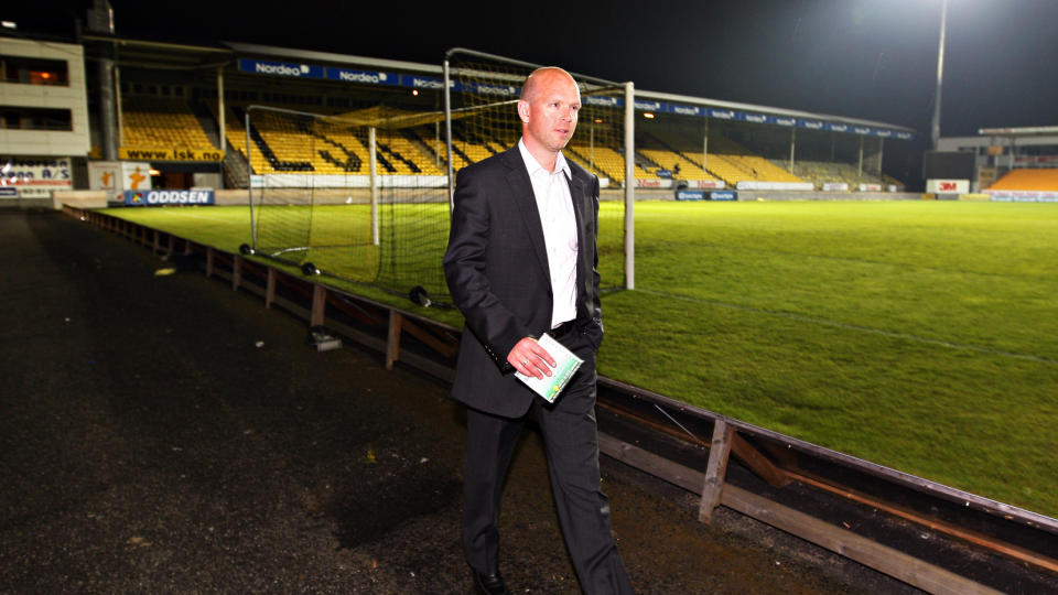 FORHOLDER SEG ROLIG: Henning Berg forlater �r�sen etter at Rosenborg har levert sitt bidrag til � gi Lillestr�m lagets d�rligste sesongstart noensinne. Allikevel vil ikke Berg snakke om noen krise i LSK.Foto: Arnt E. Folvik/Dagbladet
