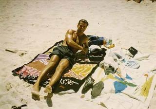 BRUN OG BLID: Melgaard ble f�dt i Australia, og drar ofte tilbake. Her p� stranda i Sydney i 1994.