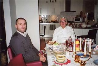 KJ�KKENBORDET: Bjarne Melgaard og Bjarne Melgaard senior hjemme i Oslo i fjor.