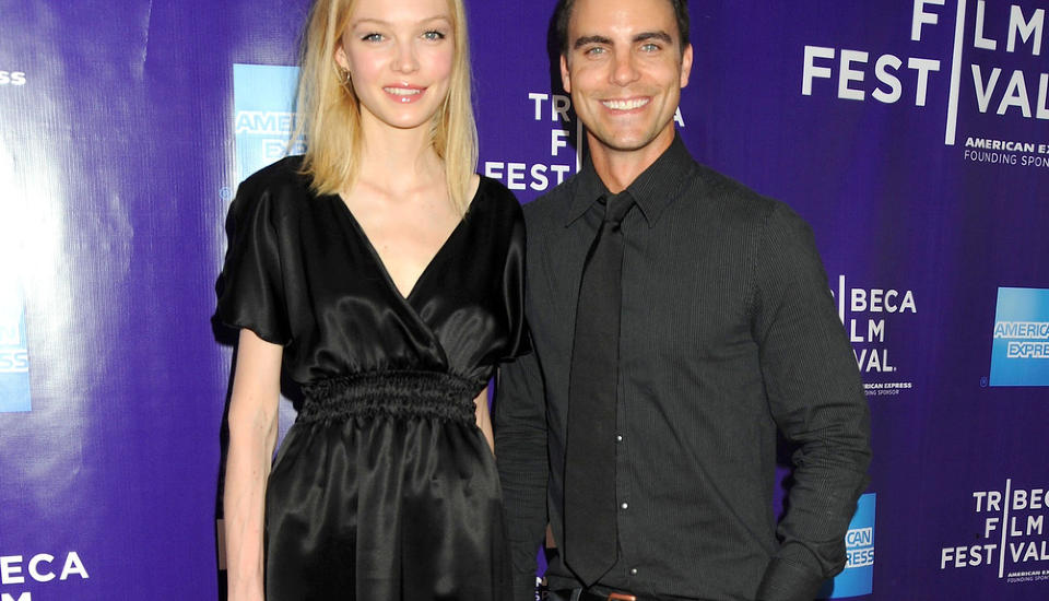GLAD GUTT: Skuespilleren Colin Egglesfield (36) ser ganske forn�yd ut med �� leie den norske toppmodellen Siri Toller�d foran alle fotografene p� filmfestivalen i Tribeca i New York. Foto: STELLA PICTURES