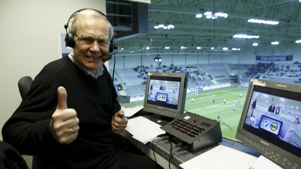 INGEN VM-TUR: Arne Scheie m� se langt etter kommentatorbua i S�r-Afrika. I dag solgte NRK sine rettigheter til Fotball-VM. Foto: Erlend Aas / SCANPIX