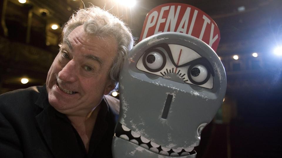 SJOKKERER: Familie og venner av den 67 �r gamle Monty Python-stjernen Terry Jones er sjokkert over nyheten om at Jones' 41 �r yngre elsker er gravid.  REUTERS/Nacho Doce (PORTUGAL)