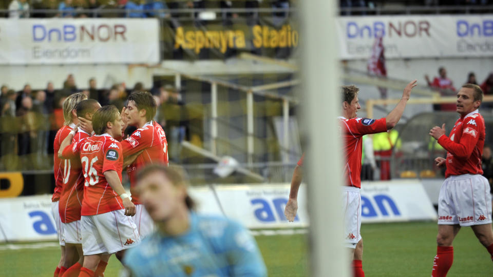 F�RSTE - OG ANDRE - SPISSM�L: David Nilsen ble matchvinner med sine to m�l, de to f�rste m�lene fra Brann-spissene denne sesongen. Foto: Anders Vanderloock / SCANPIX
