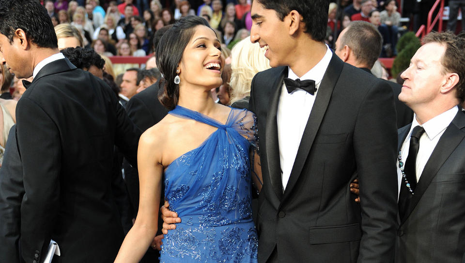 BLE KJ�RESTER: �Slumdog Millionaire�-stjernene Dev Patel og Freida Pinto p� Oscar-utdelingen i februar. N� r�per Patels mor at de to er blitt kj�rester. Foto: SCANPIX/AFP PHOTO / Jewel SAMAD