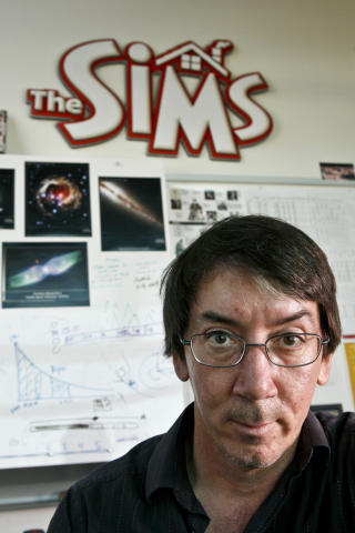 SLIK VI KJENNER HAM: �The Sims�-skaper Will Wright er ingen typisk spillhelt, men vil sl�ss side om side med Mr. T i hans kommende spill.Foto:  AFP PHOTO / RYAN ANSON / SCANPIX