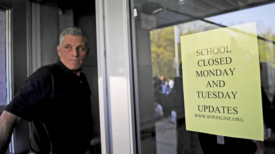 45 SMITTET: I New York er blant andre elever ved St. Francis Preparatory School ber�rt av svineinfluensa-utbruddet. Foto: AFP /SCANPIX